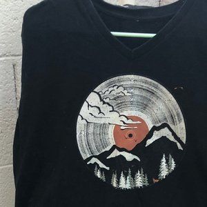 Vintage Threadless "MTN LP" t-shirt, Black V-neck